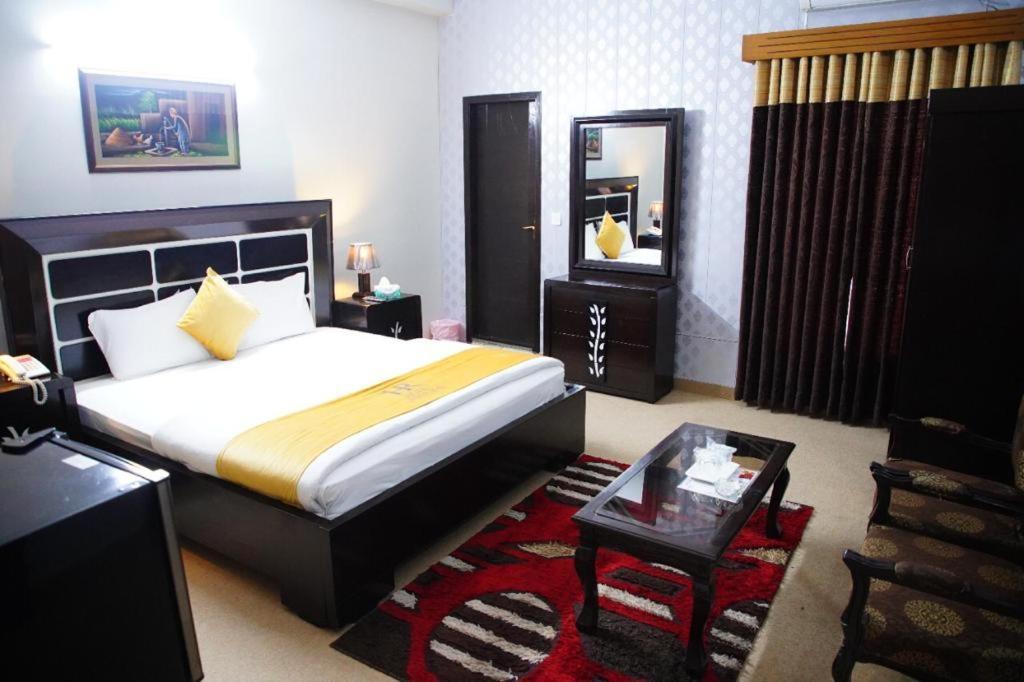 Hotel Red Line Исламабад Екстериор снимка