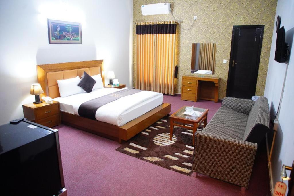 Hotel Red Line Исламабад Екстериор снимка