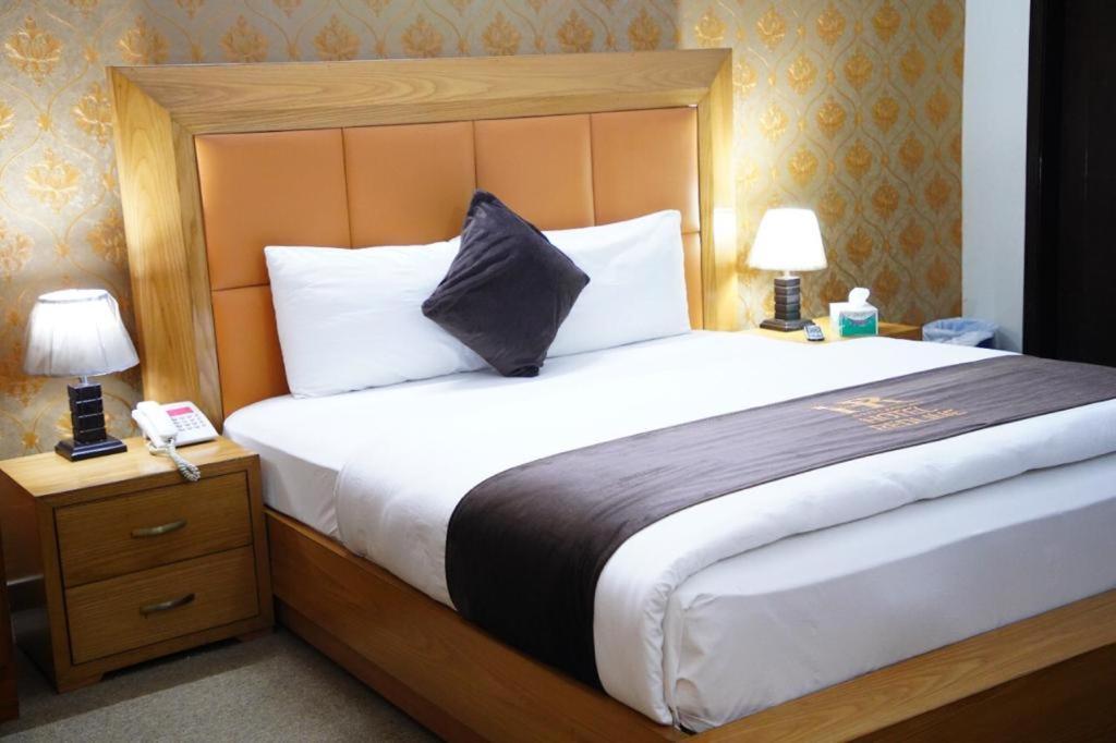 Hotel Red Line Исламабад Екстериор снимка