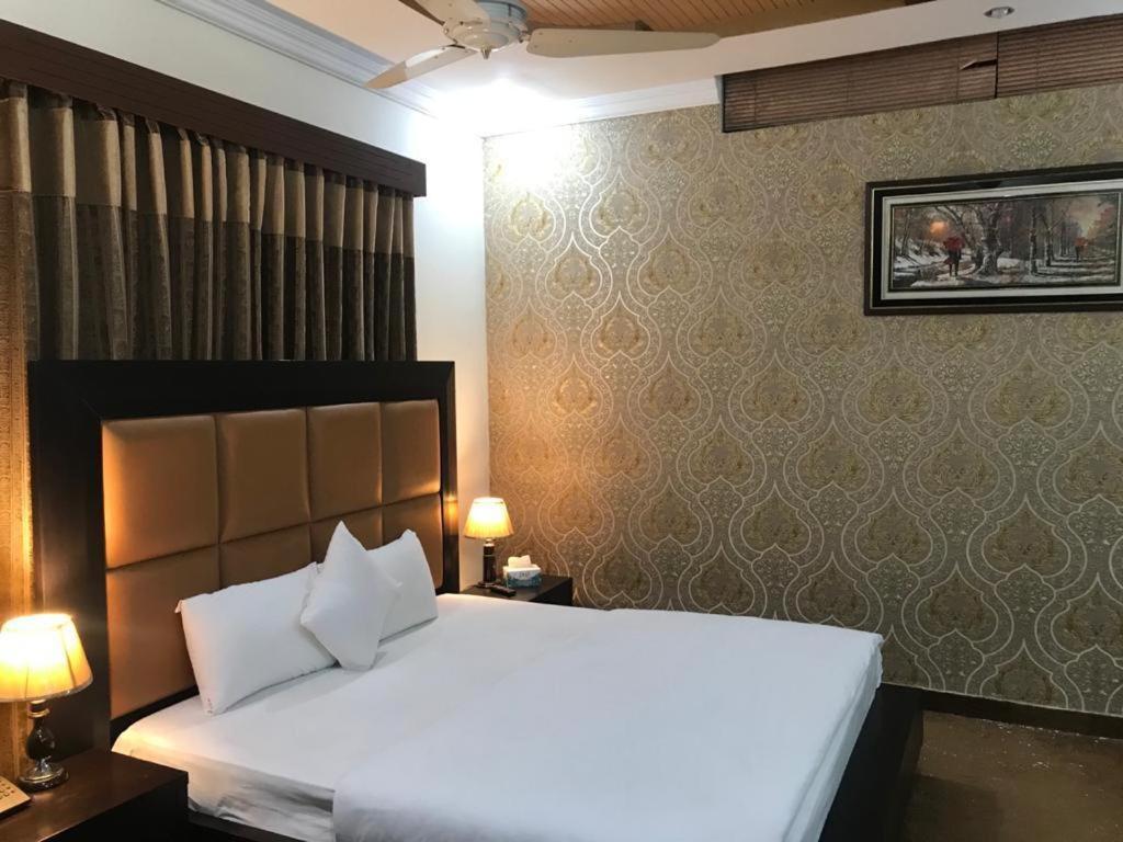 Hotel Red Line Исламабад Екстериор снимка