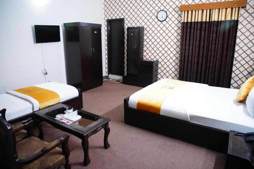 Hotel Red Line Исламабад Екстериор снимка